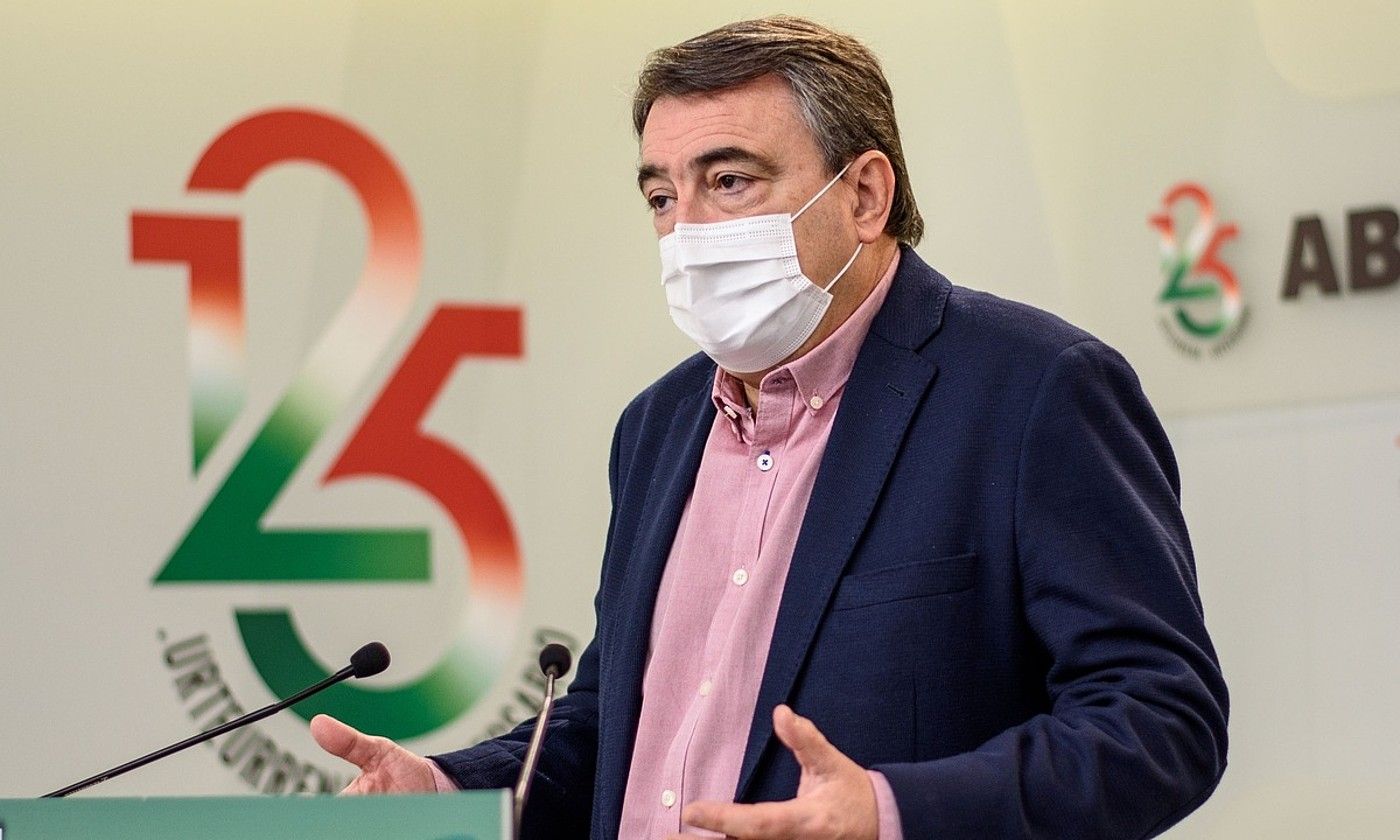 Aitor Esteban, atzo eginiko agerraldian, Bilbon. JAVIER ZORRILLA / EFE.