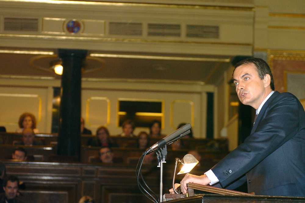 Zapatero, Espainiako Kongresuan egindako hitzartzean. JOSE HUESCA / EFE Zapatero, Espainiako Kongresuan egindako hitzartzean. JOSE HUESCA / EFE