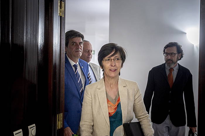 Estefania Beltran de Heredia sailburua, batzordera iristen. JAIZKI FONTANEDA, FOKU