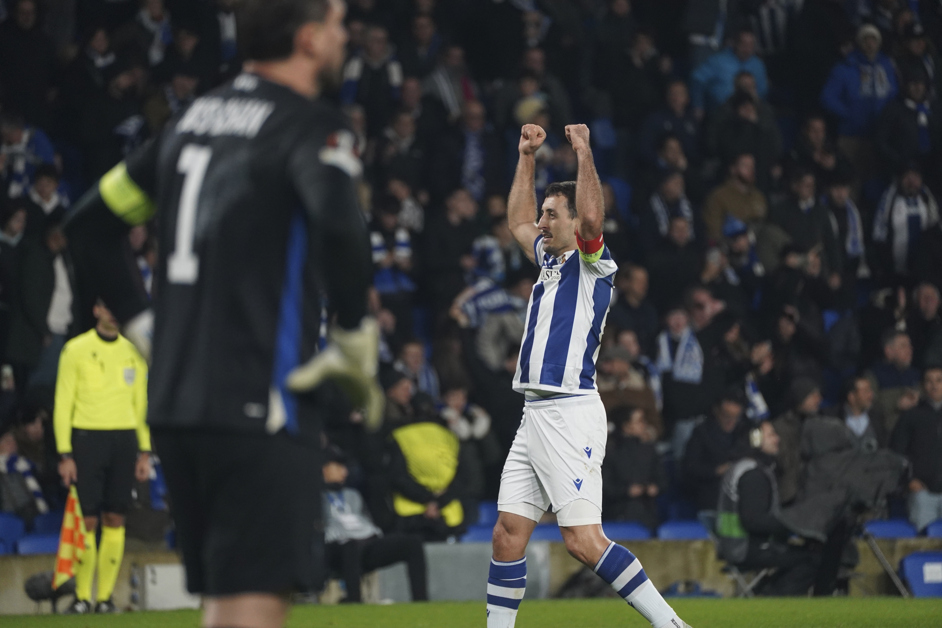Mikel Oiartzabal, Dinamo Kievi sartutako gola ospatzen. JON URBE / FOKU