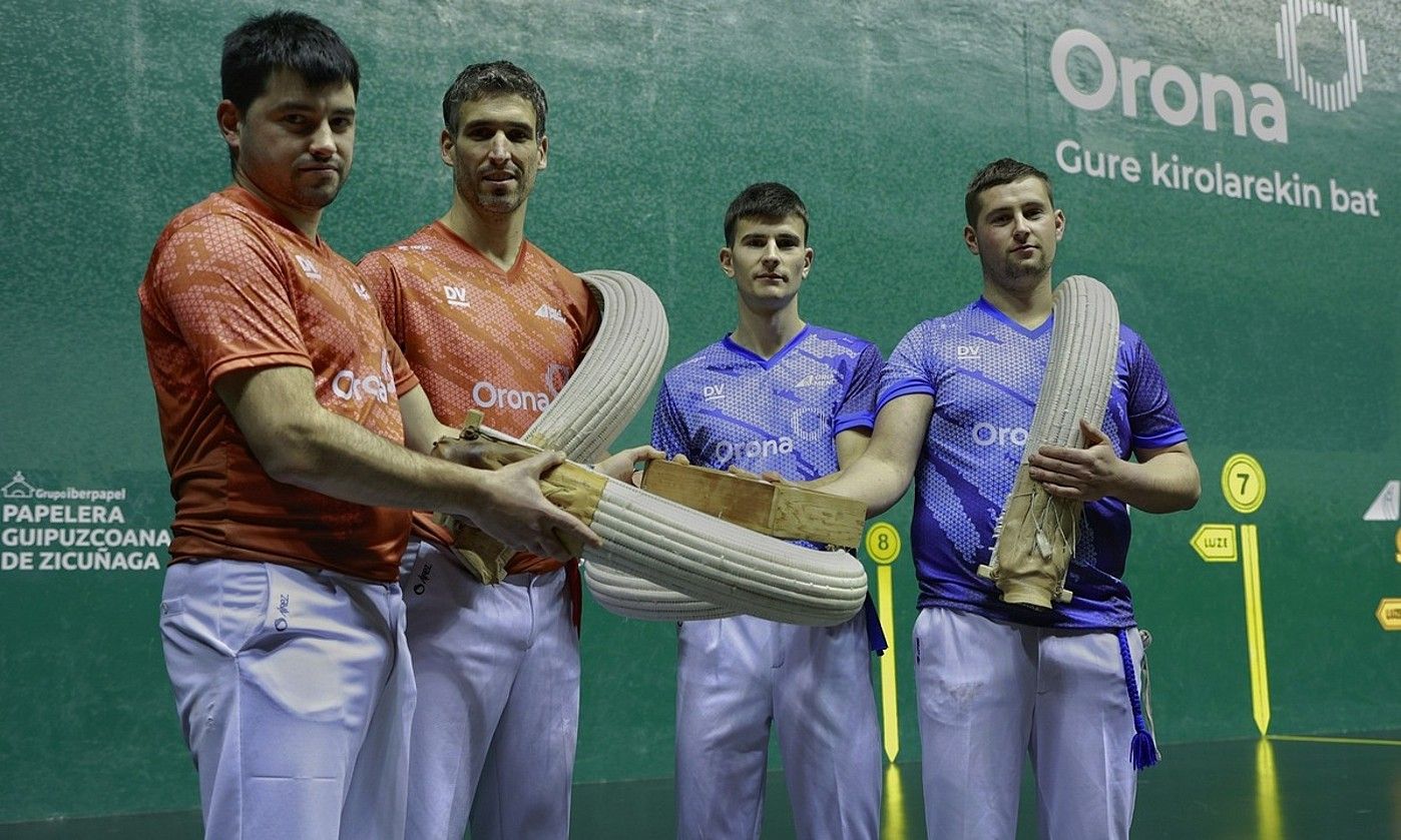 Jagoba Labaka, Javi Urriza, Imanol Ansa eta Ibai Martirena, asteartean, Galarretan egindako pilota aukeraketan. MAIALEN ANDRES. Jagoba Labaka, Javi Urriza, Imanol Ansa eta Ibai Martirena, asteartean, Galarretan egindako pilota aukeraketan. MAIALEN ANDRES.