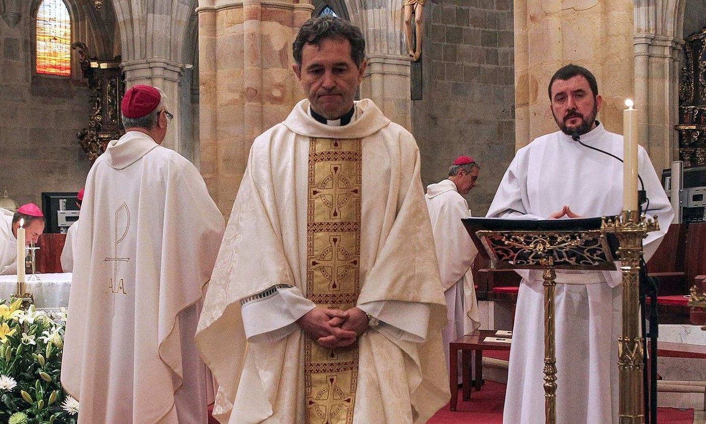 Joseba Segura Bilboko apezpiku izendatzeko elizkizuna, 2019ean. M .TOÑA/ EFE. Joseba Segura Bilboko apezpiku izendatzeko elizkizuna, 2019ean. M .TOÑA/ EFE.