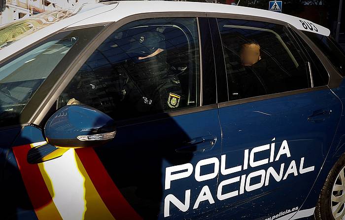 Espainiako Poliziaren ibilgailu bat, artxiboko argazki batean. VILLAR LOPEZ, EFE