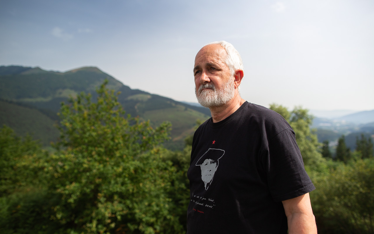Txomin Egiluz historian aditua, artxiboko argazki batean. GEURIA HEGO URIBEKO HERRI KOMUNIKABIDEA