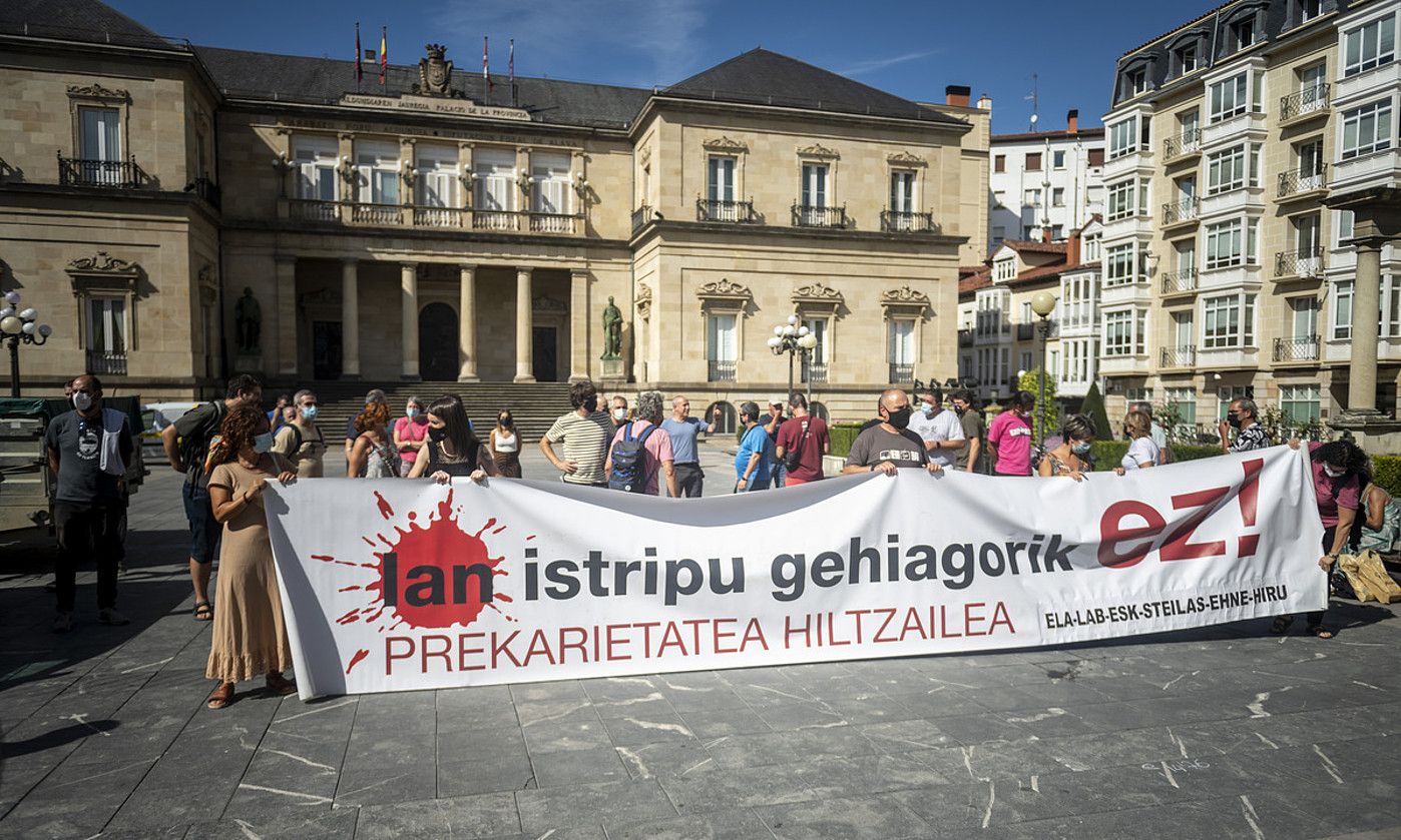 Lan istripuak salatzeko sindikatuen elkarretaratzea, Gasteizen. JAIZKI FONTANEDA / FOKU