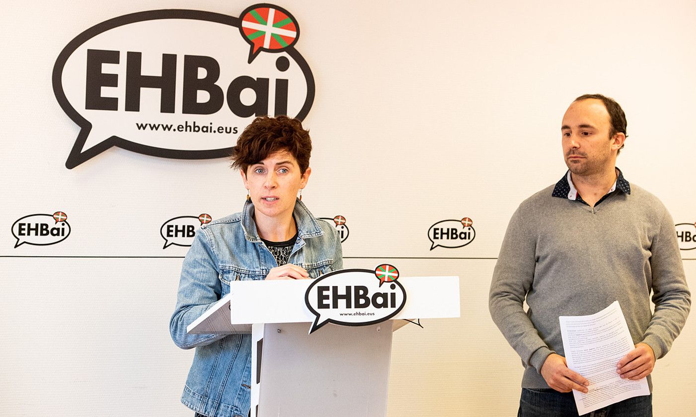 EH Baiko bozeramaileek egindako agerraldia, atzo, Baionan. GUILLAUME FAUVEAU. EH Baiko bozeramaileek egindako agerraldia, atzo, Baionan. GUILLAUME FAUVEAU.