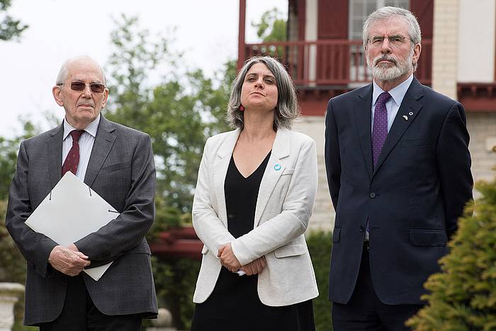 Michel Camdessus, Anaiz Funosas eta Gerry Adams, Arnagako konferentzian, iazko maiatzean. CAROLINE BLUMBERG / EFE