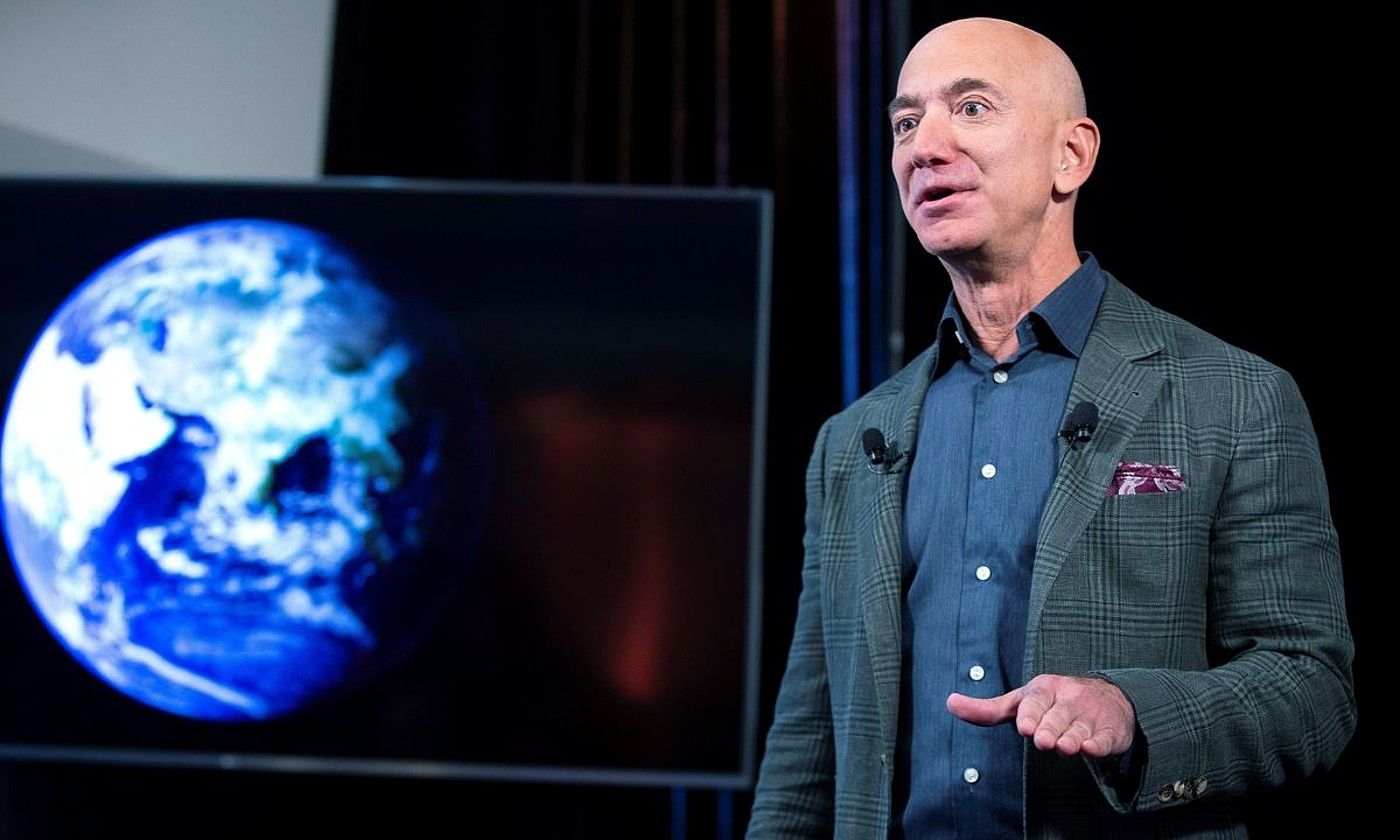 Jeff Bezos da munduko pertsonarik aberatsena, Forbes aldizkariaren arabera. MICHAEL REYNOLDS / EFE.