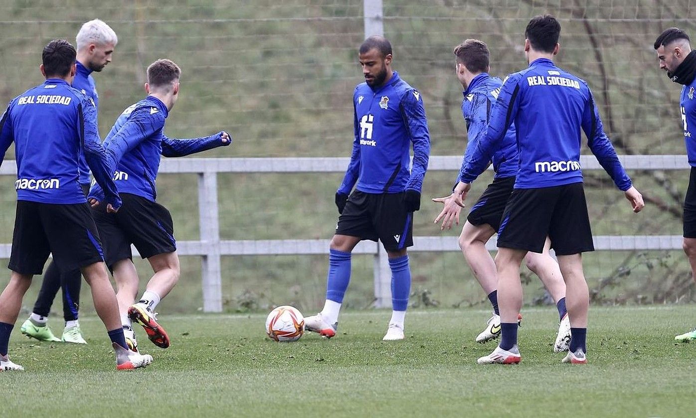 Realeko jokalariak atzoko entrenamenduan. REALA. Realeko jokalariak atzoko entrenamenduan. REALA.