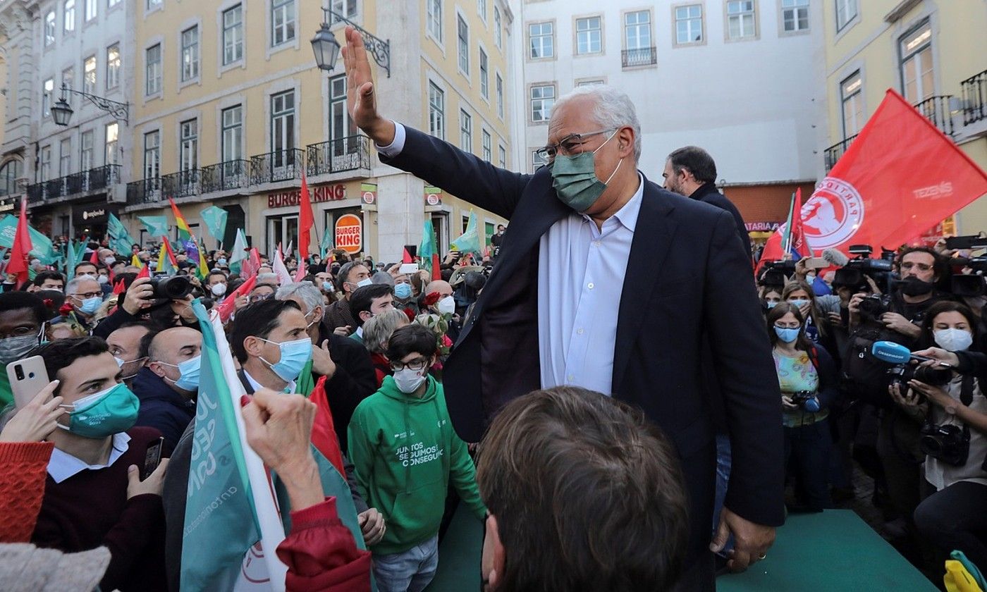 Antonio Costa Portugalgo Alderdi Sozialistaren idazkari nagusi eta bozetako hautagaia, herenegun, Lisboan, kanpainako ekitaldi batean. MIGUEL A. LOPES / EFE.