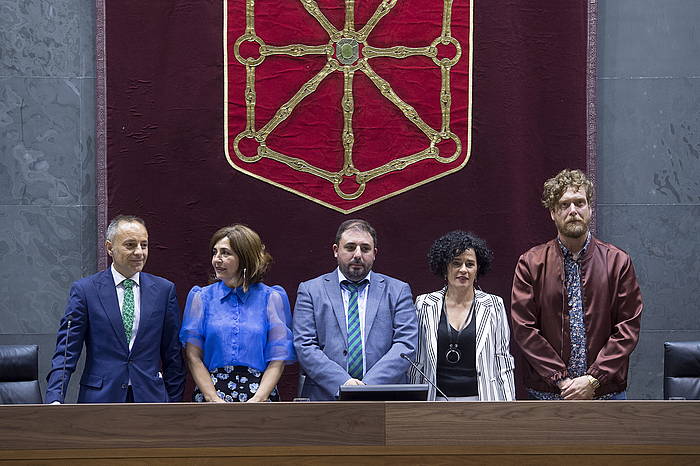 Nafarroako Parlamentuko Mahaia, ezkerretik, Juan Luis Sanchez de Muniain, Yolanda Ibañez, Unai Hualde, Inmaculada Jurio eta Maiorga Ramirez. IñIGO URIZ, FOKU