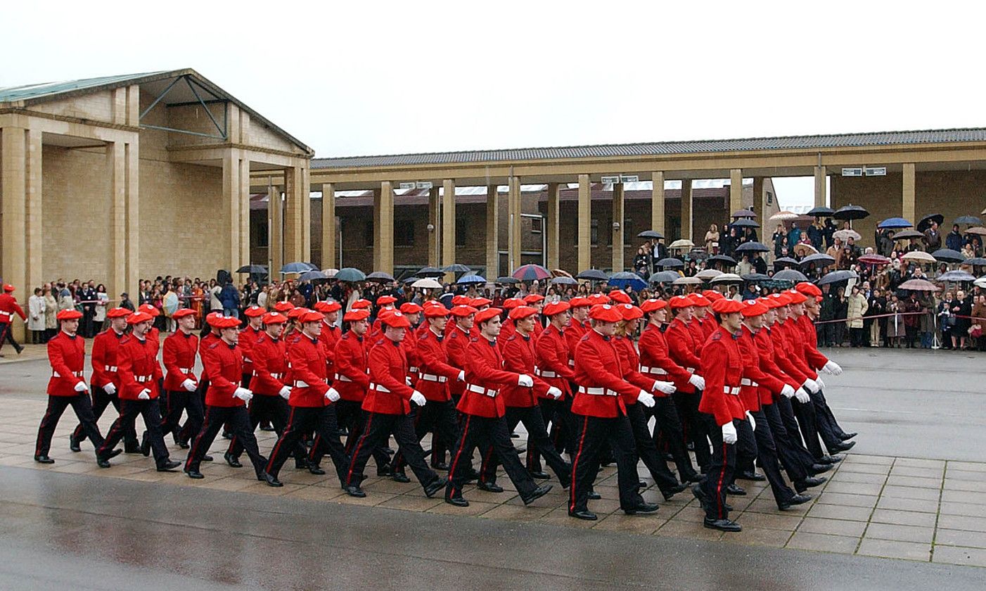 Ertzaintzaren 17. promozioa, 2002an. JON HERNAEZ / FOKU.