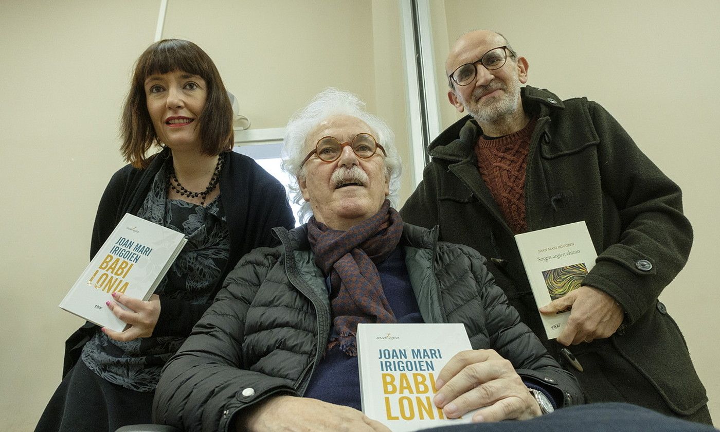 Ezker-eskuin, Irati Jimenez, Joan Mari Irigoien eta Xabier Mendiguren. JON URBE / FOKU.