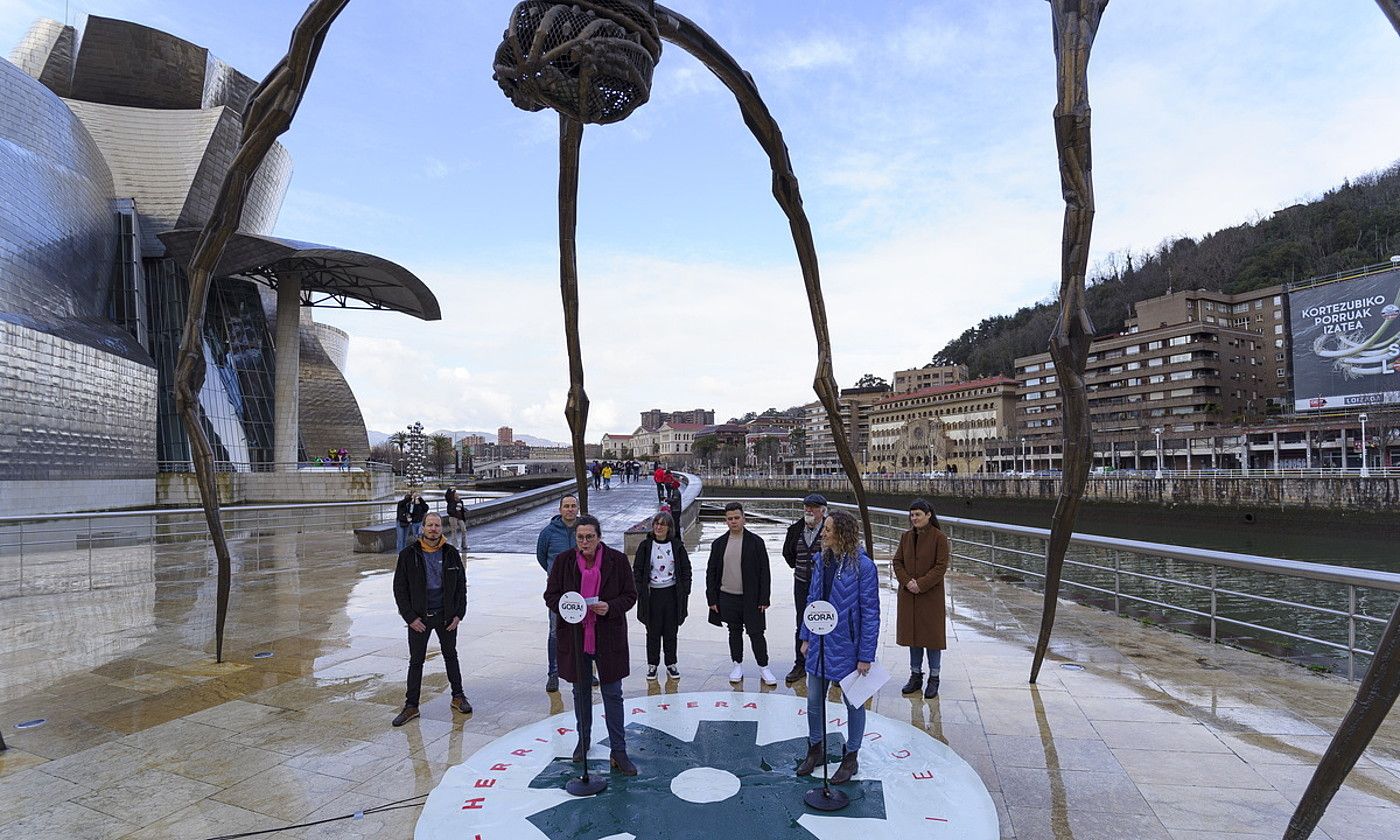 EH Batera plataformako kideak, atzo goizeko aurkezpenean. ARITZ LOIOLA / FOKU.
