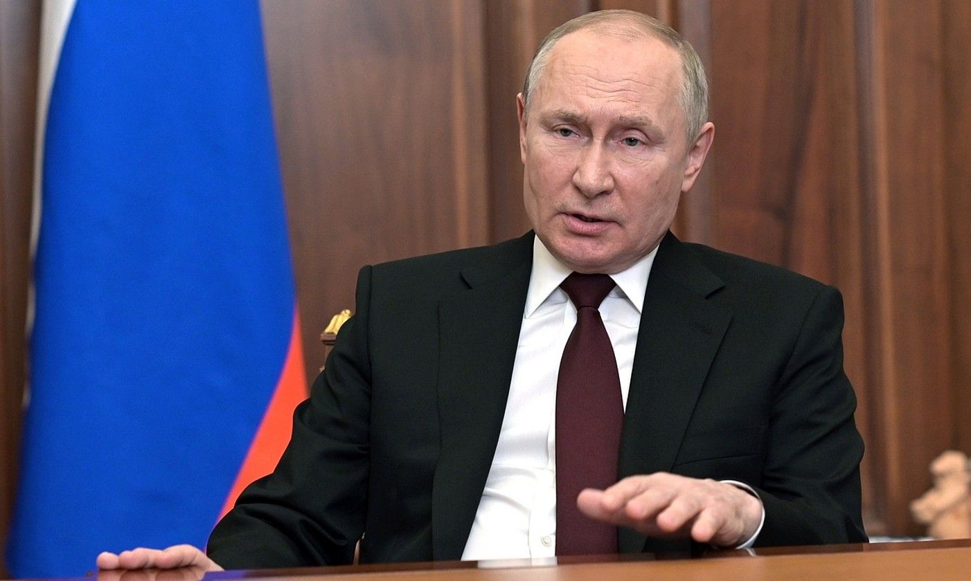 Vladimir Putin Errusiako presidentea, atzo, Donbassko bi herri errepubliken inguruan hitz egiten. ALEKSEY NIKOLSKYI / EFE.