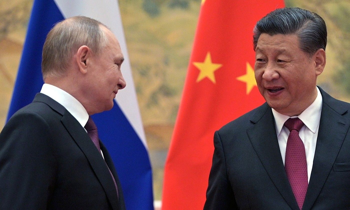 Vladimir Putin eta Xi Jinping, berriki izandako topaketa batean. ALEXEI DRUZHININ / EFE.