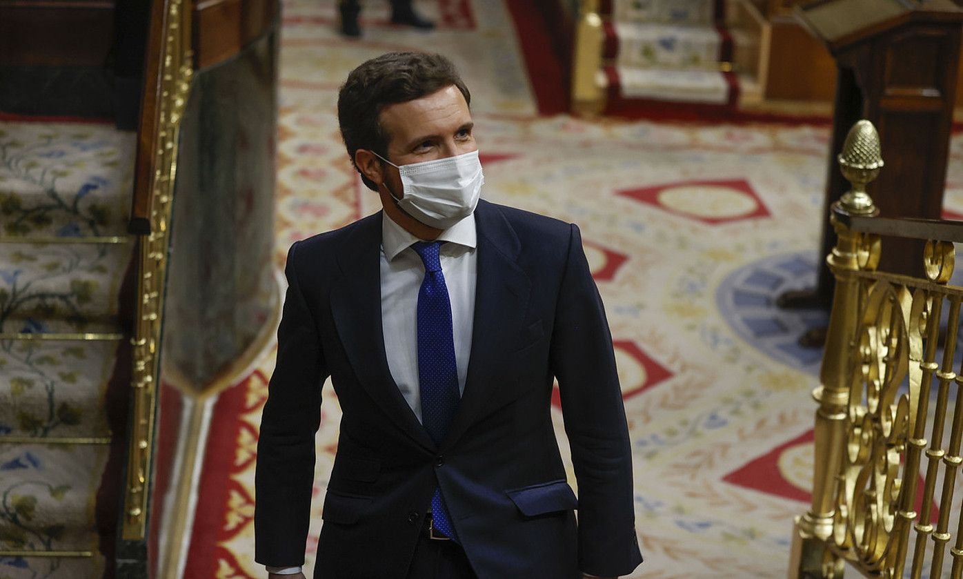 Pablo Casado, herenegun, Espainiako Kongresuan, agerraldia amaitu berritan. CHEMA MOYA / EFE.