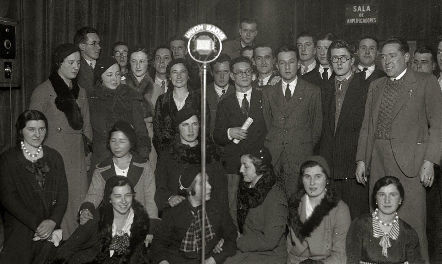 Union Radio irratia Donostian zegoen. Irudian, 1932ko irratsaio baten grabaketa bat. GIPUZKOAKO FORU ALDUNDIA.