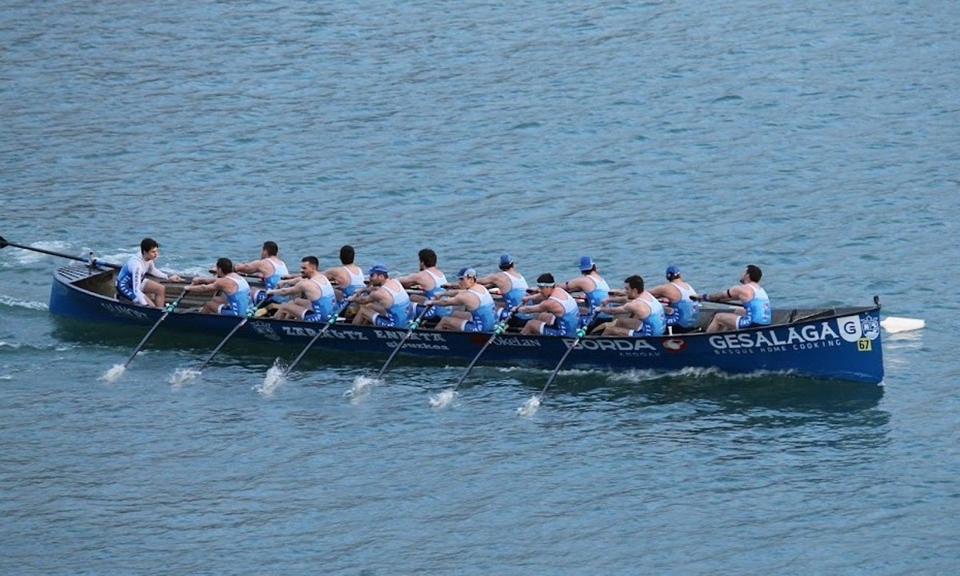 Zumaiako emakumezkoen trainerua Oria ibaian lanean, Jaitsieran, duela aste eta erdi. JOXE MARI OLASAGASTI.