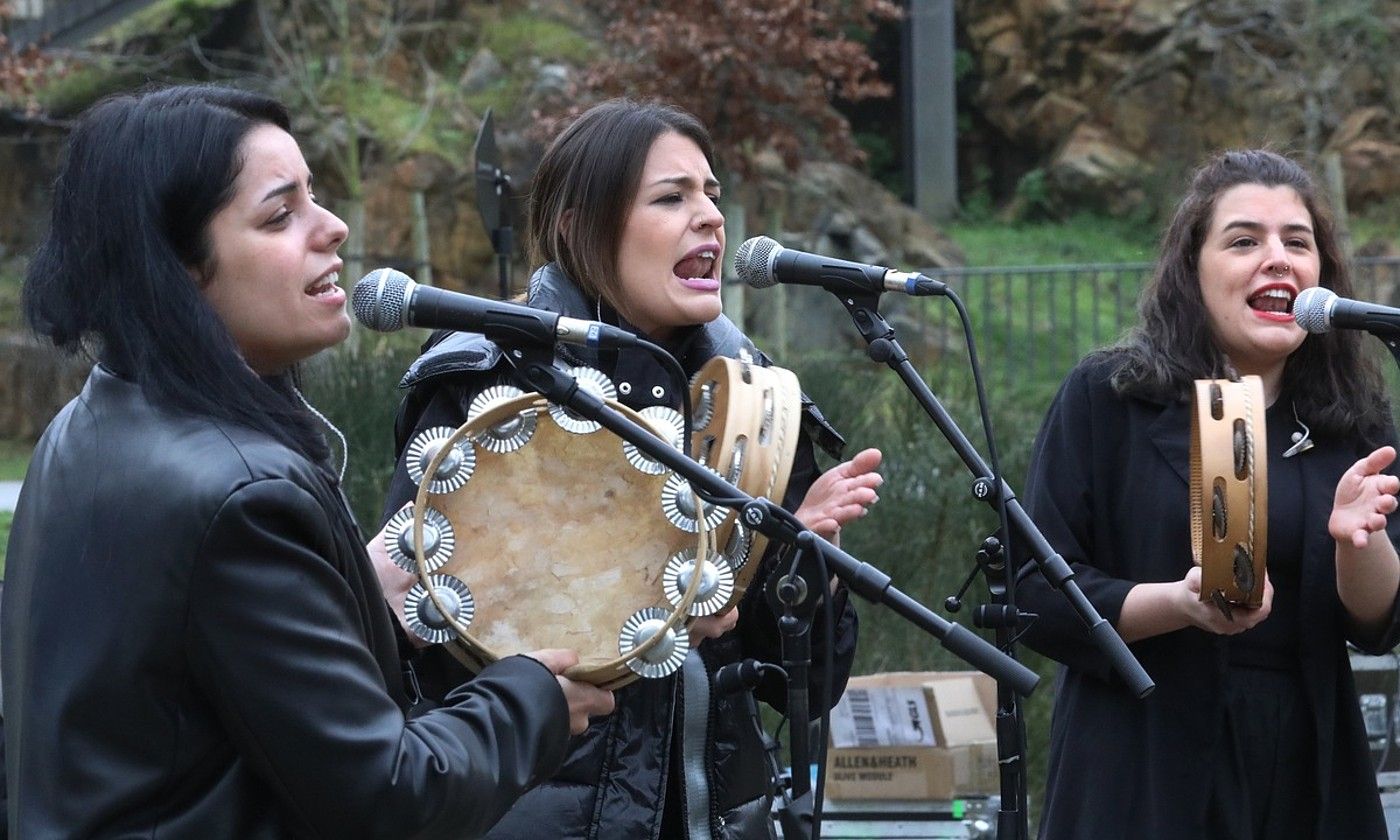 Iseo abeslari iruindarraren zuzeneko irudi bat. MARTA PEREZ / EFE.