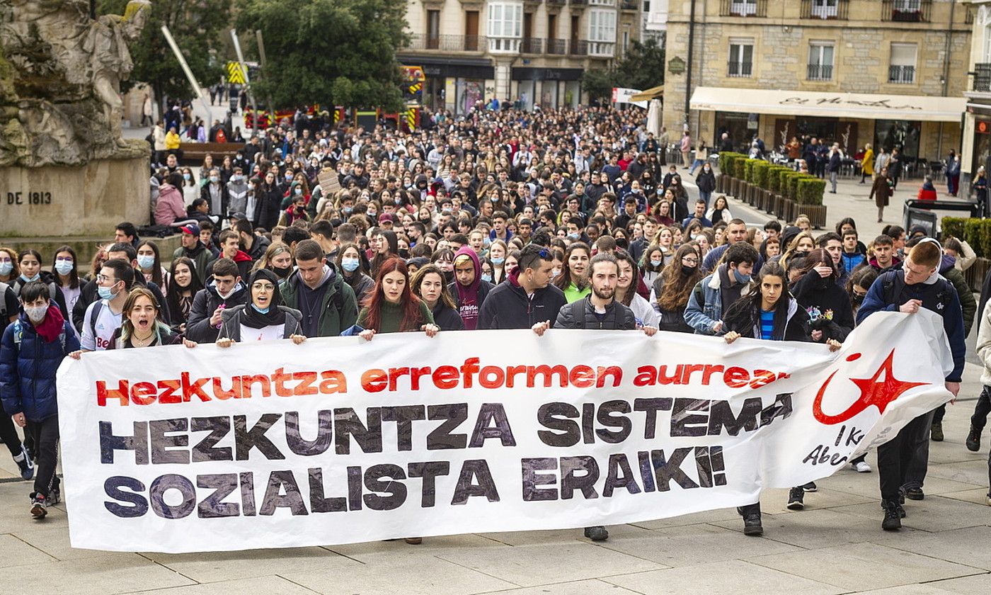 Gasteizen eginiko mobilizazioa, atzo eguerdian. JAIZKI FONTANEDA / FOKU.