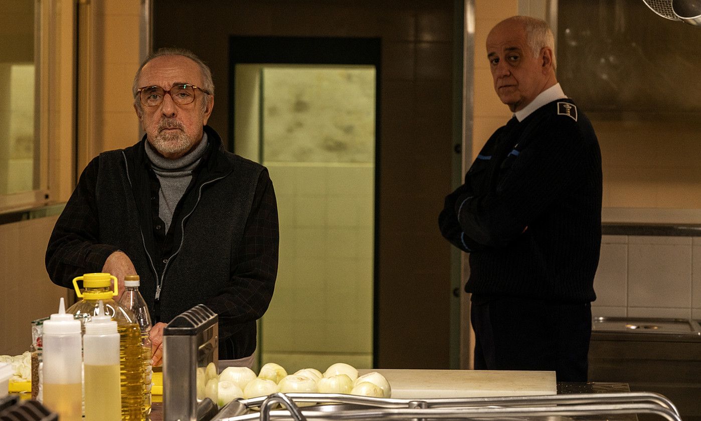 Silvio Orlando eta Toni Servillo aktoreak dira Ariaferma filmeko protagonistak; aurrenekoz lan egin dute elkarrekin. BERRIA. Silvio Orlando eta Toni Servillo aktoreak dira Ariaferma filmeko protagonistak; aurrenekoz lan egin dute elkarrekin. BERRIA.