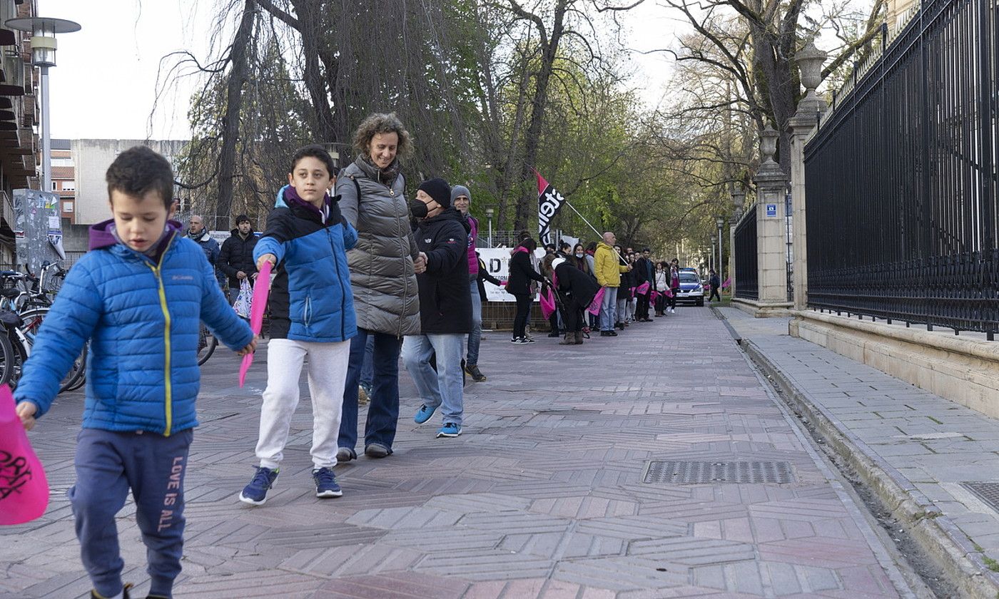 Steilasek deitutako protesta Eusko Legebiltzarraren parean. RAUL BOGAJO / FOKU.