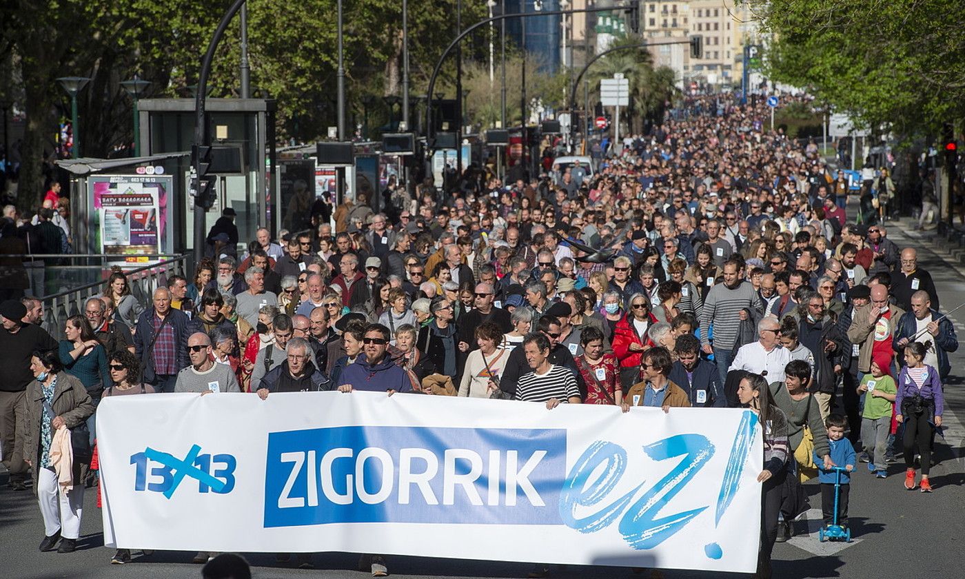 13/13 auziko epaiaren aurka atzo Donostian egindako manifestazioa. IÑIGO URIZ / FOKU.