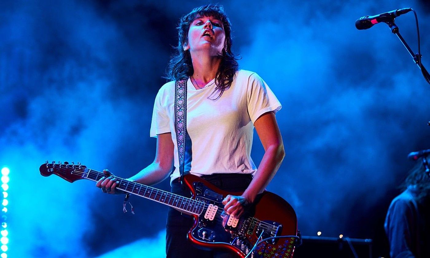 Courtney Barnett artista, 2019ko Primavera Sound jaialdian, Bartzelonan. Haren inguruko Anonymous Club filma Sail Ofizialean erakutsiko dute. ALEJANDRO GARCÍA / EFE.