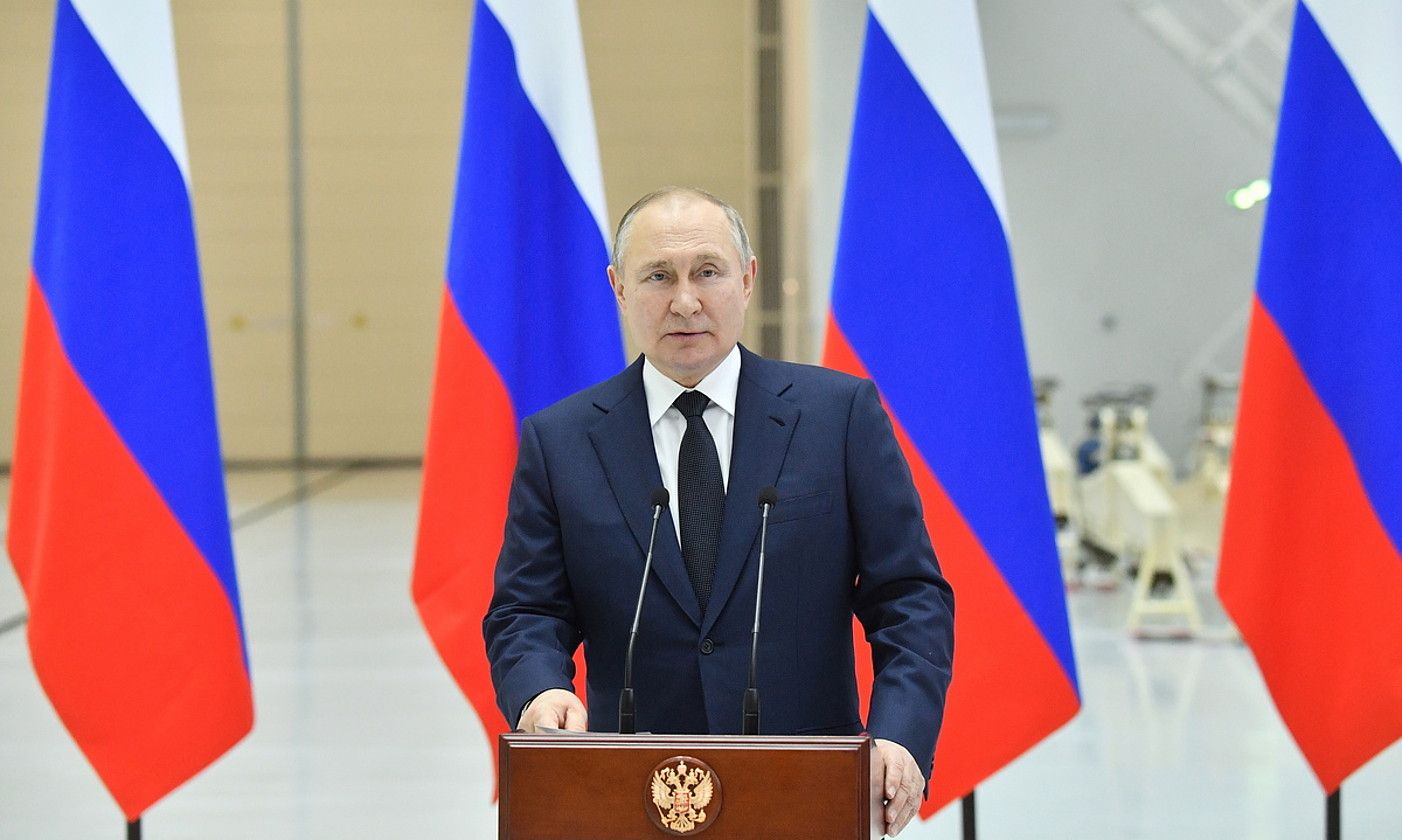 Errusiako presidente Vladimir Putin, atzo, Vostotxniko kosmodromoko espazio gunean egindako agerraldian. EVGENY BIYATOV / EFE.