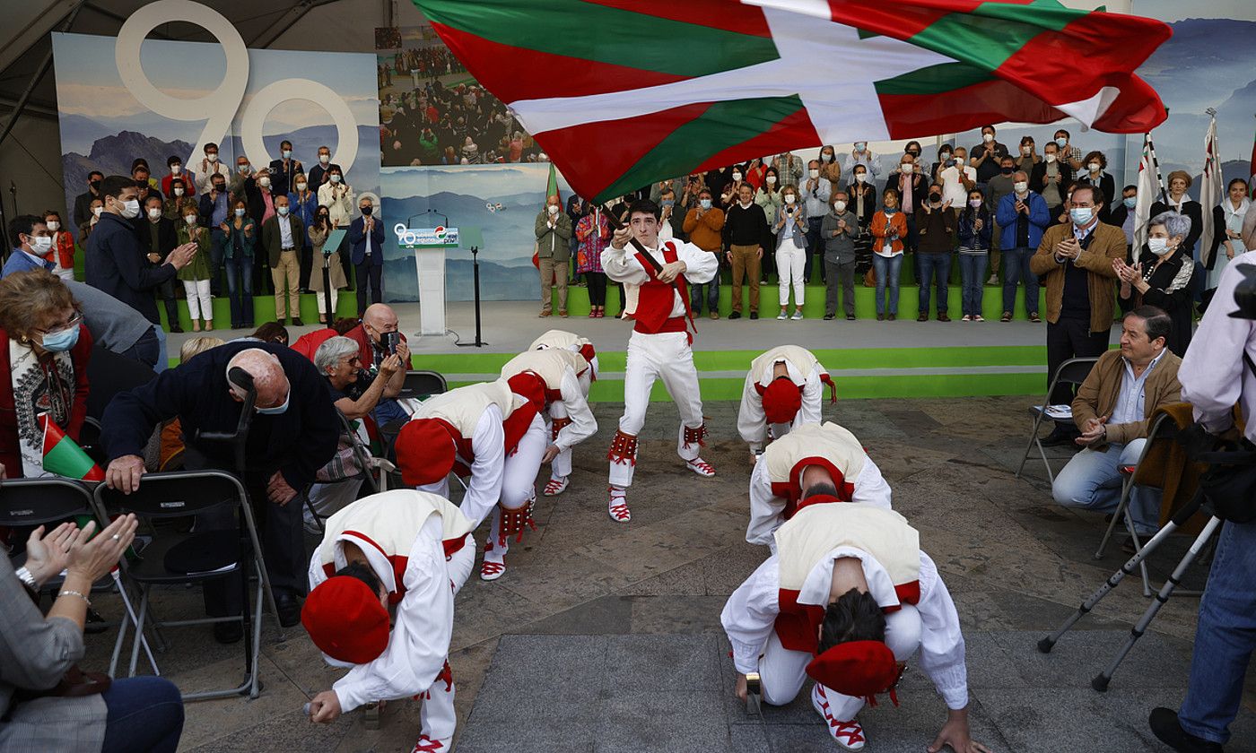 EAJk ekitaldi politikoa egin zuen Bilboko Plaza Barrian. MIGEL TOÑA / EFE.