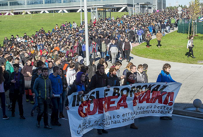 Ikasleen protesta, 2016an, Leioako campusean. LUIS JAUREGIALTZO / FOKU
