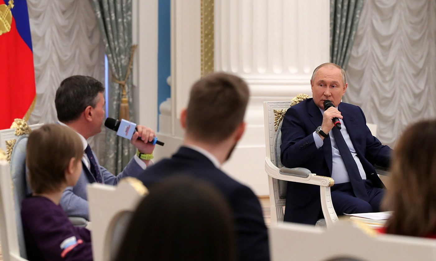 Vladimir Putin Errusiako presidentea, atzoko agerraldi batean, Moskun. EFE.