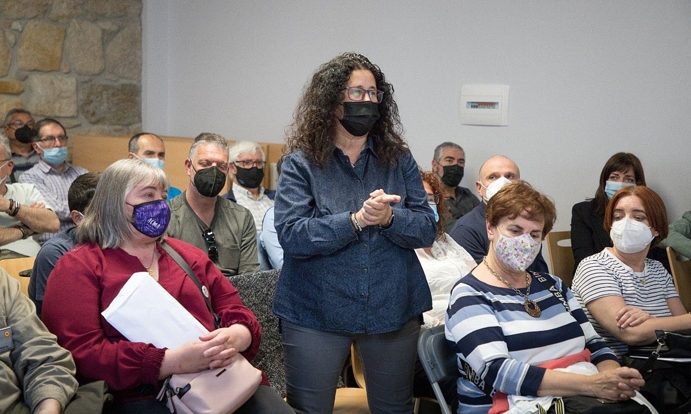 Ana Muntion, Antonio Muntion presoaren senidea liburuaren aurkezpenean, Gernika-Lumon. PIPERGORRI KULTUR ALKARTEA. Ana Muntion, Antonio Muntion presoaren senidea liburuaren aurkezpenean, Gernika-Lumon. PIPERGORRI KULTUR ALKARTEA.