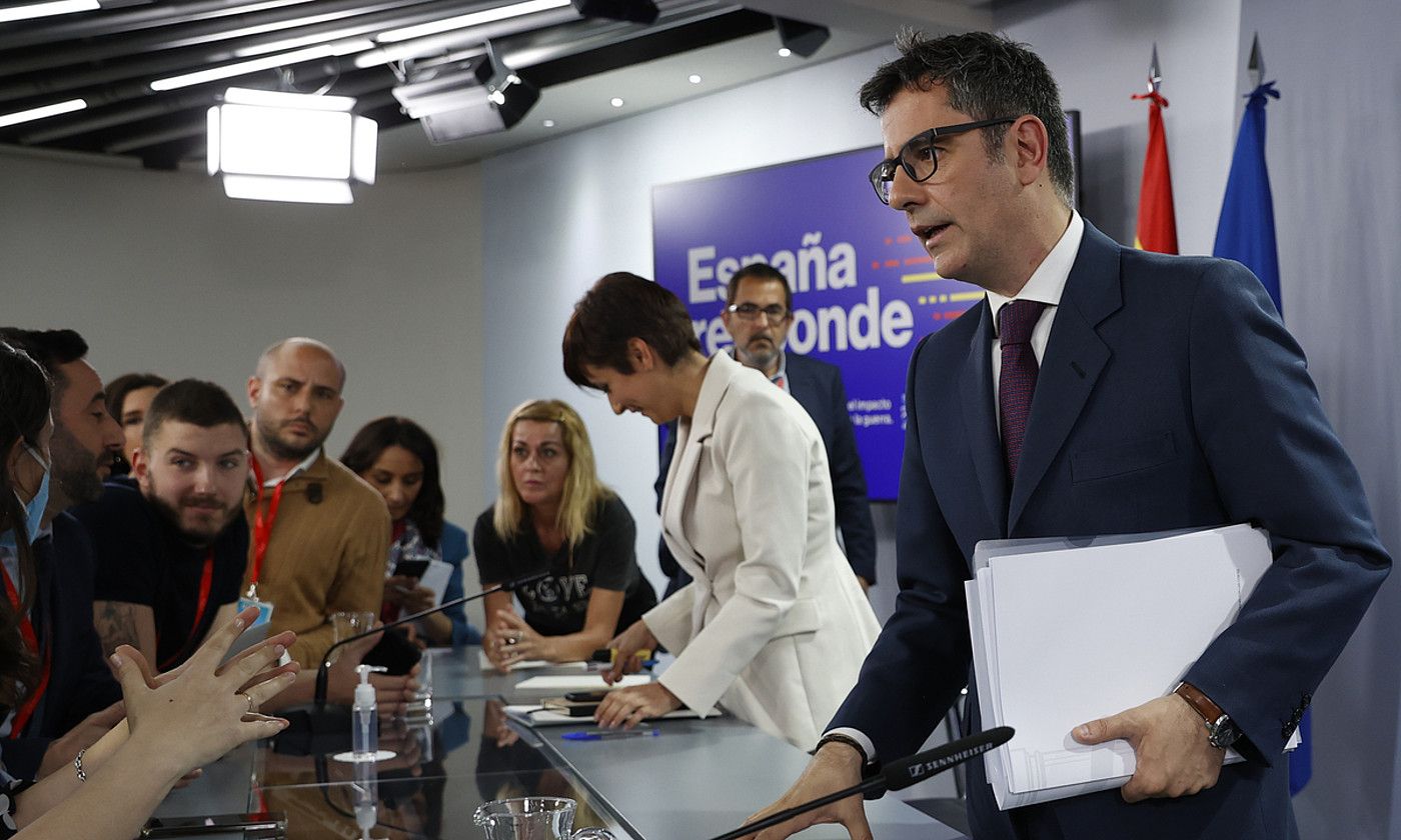 Felix Bolaños, atzo eman zuen prentsaurrekoaren ondoren. J.J GUILLEN / EFE. Felix Bolaños, atzo eman zuen prentsaurrekoaren ondoren. J.J GUILLEN / EFE.