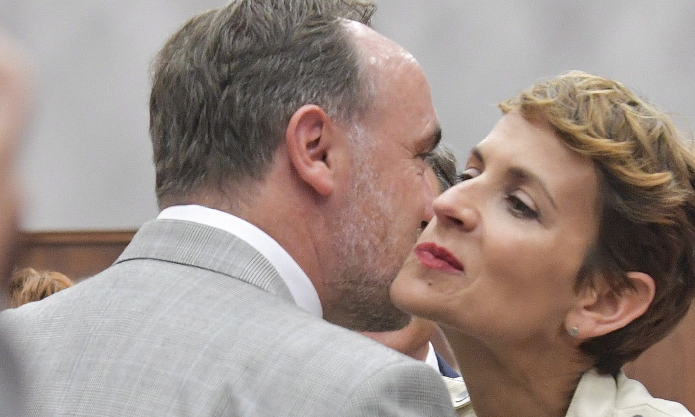 Javier Esparza, Navarra Sumako bozeramailea, eta Maria Txibite lehendakaria, artxiboko irudi batean. IDOIA ZABALETA / FOKU.