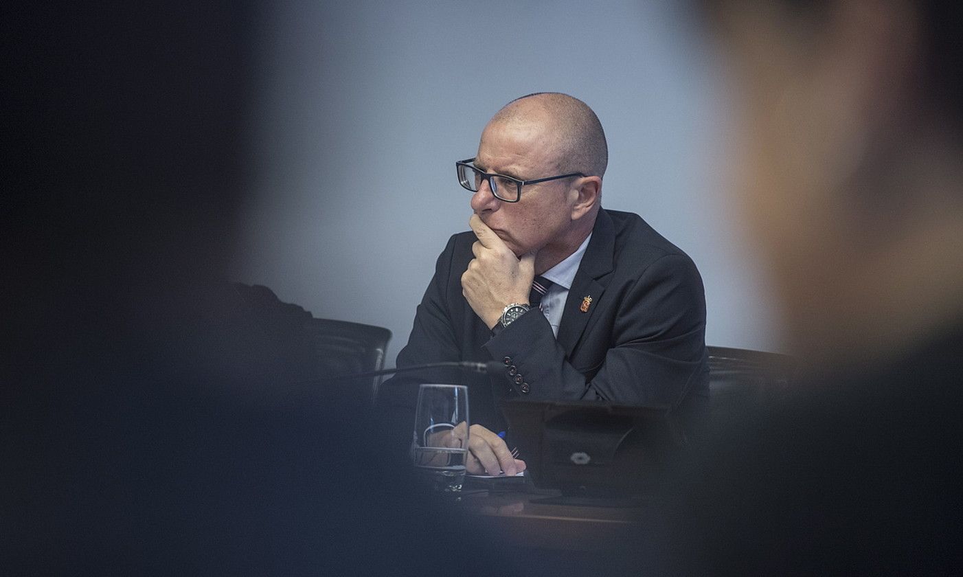 Carlos Gimeno Hezkuntza kontseilaria, artxiboko irudi batean. JAGOBA MANTEROLA / FOKU.