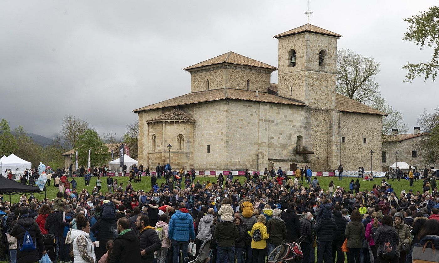 Armentiako zelaiaren inguruak, atzo, San Prudentzio egunaren ospakizunetan. RAUL BOGAJO / FOKU. Armentiako zelaiaren inguruak, atzo, San Prudentzio egunaren ospakizunetan. RAUL BOGAJO / FOKU.