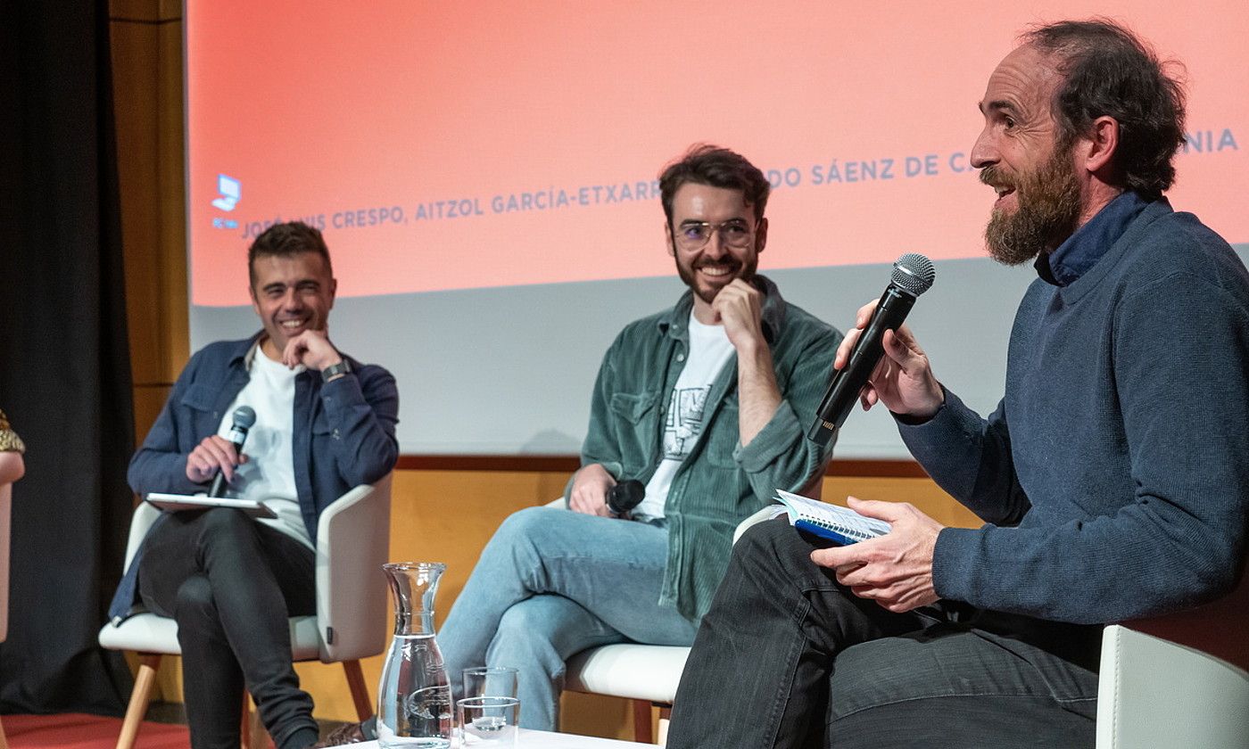 Aitzol Garcia Etxarri, Jose Luis Crespo eta Eduardo Saenz de Cabezon, atzo, Donostian. ANDONI CANELLADA / FOKU.