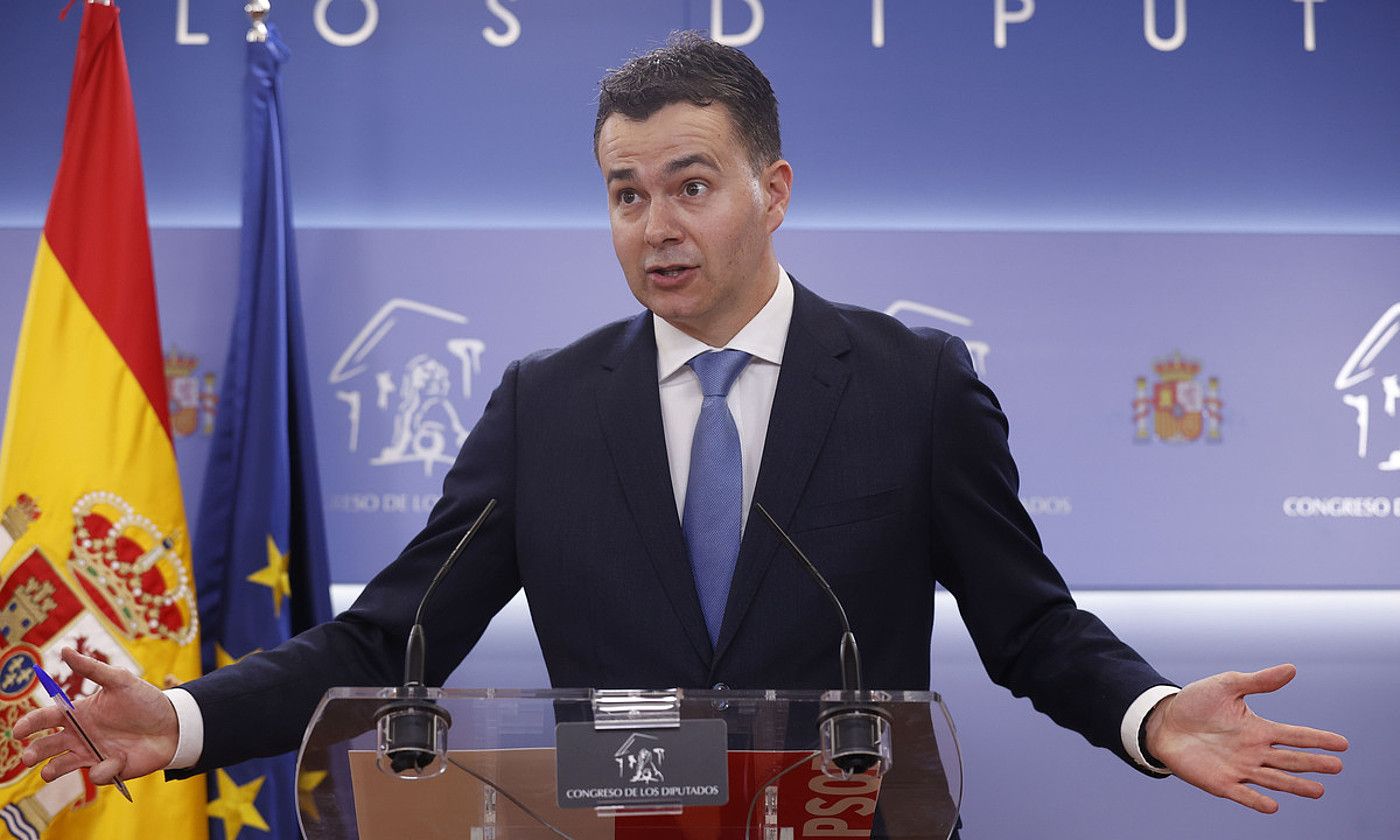 Hector Gomez PSOEren bozeramailea, atzo. JUAN CARLOS HIDALGO / EFE.