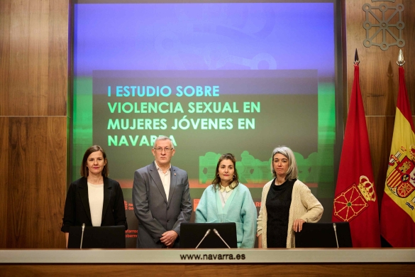 Nafarroako Gobernuak egindako emakume gazteen aurkako sexu indarkeriari buruzko txostenaren aurkezpena, urtarrilaren 27an, Iruñean. Ezkerretik, Nabiko zuzendari Patricia Abad, Felix Taberna Nafarroako Gobernuko lehendakariordea, Rut Iturbide ikerlaria eta Sara San Julian, Nabi Nafarroako Berdintasun Institutuko Gobernantza zuzendariordea. MIGUEL OSES-NAFARROAKO GOBERNUA 