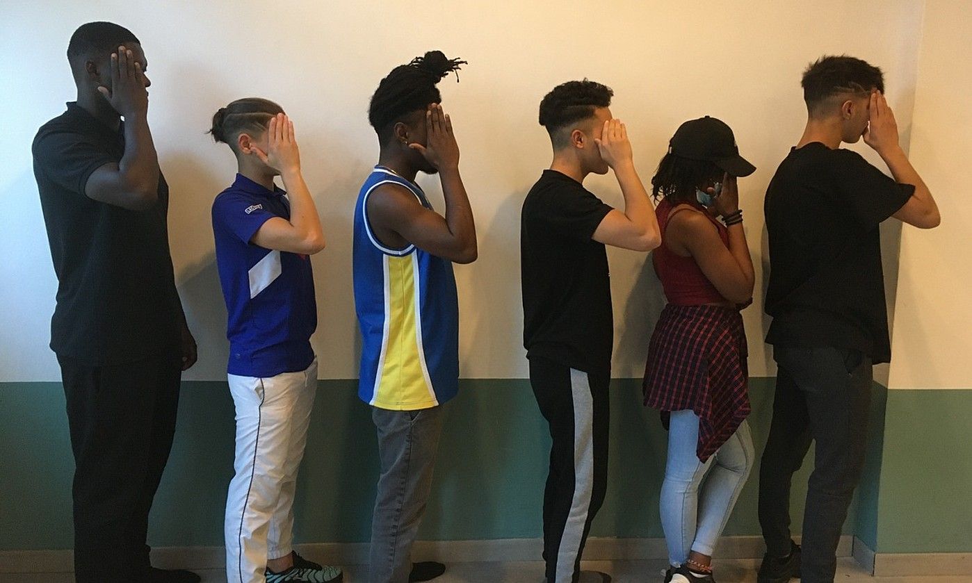 Antzezlanean parte hartzen duten aktoreak. BERRIA.