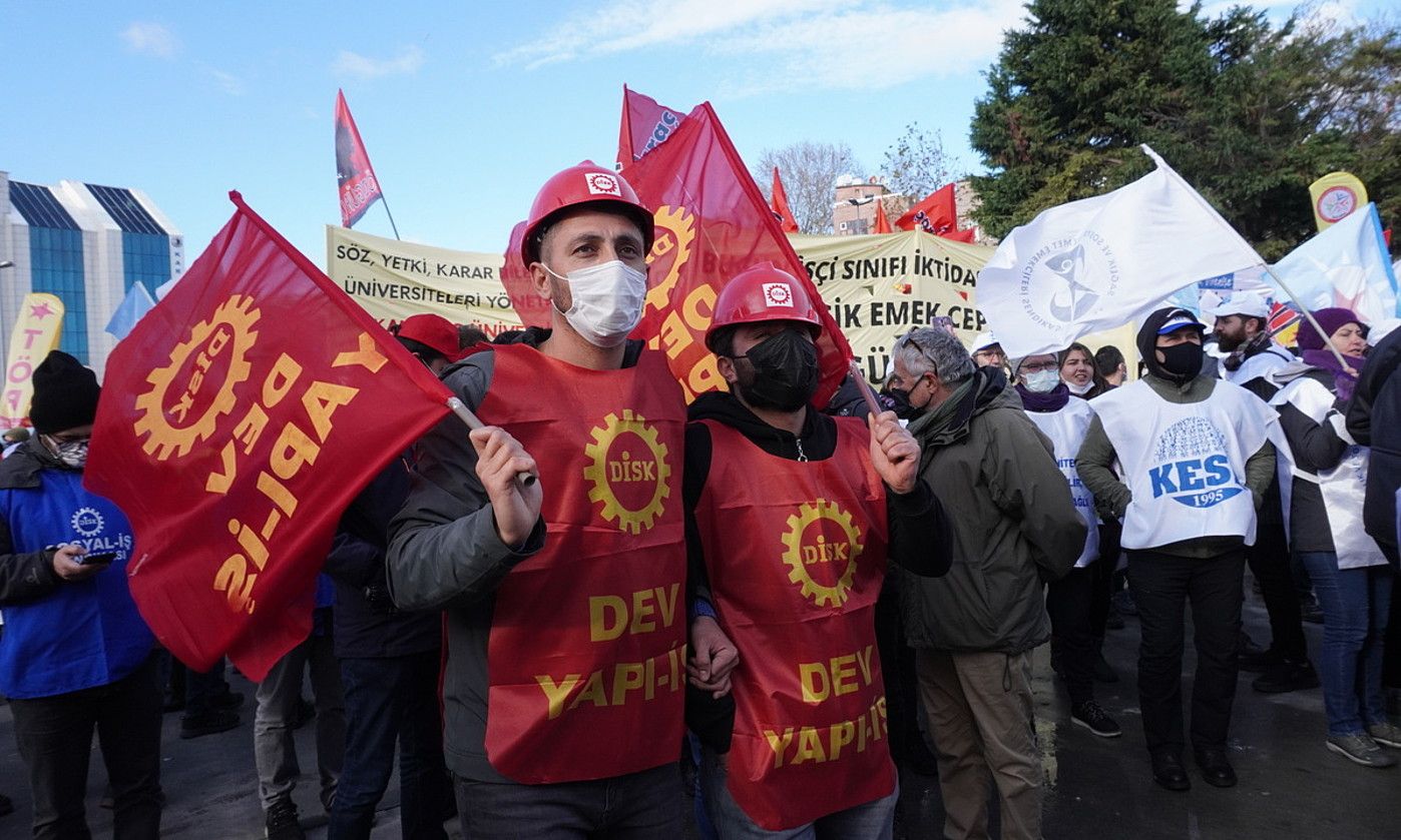 Sindikatuen manifestazioetako bat, Istanbulgo kaleetan. LARA VILLALON.