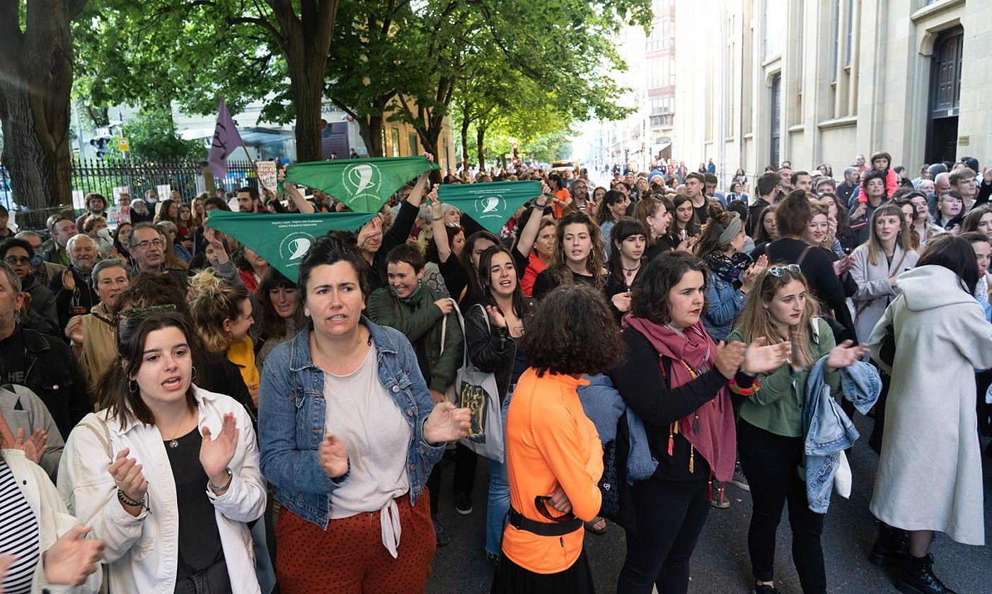 Prozesioari aurre egiteko mobilizazioa, atzo. ANDONI CANELLADA / FOKU.