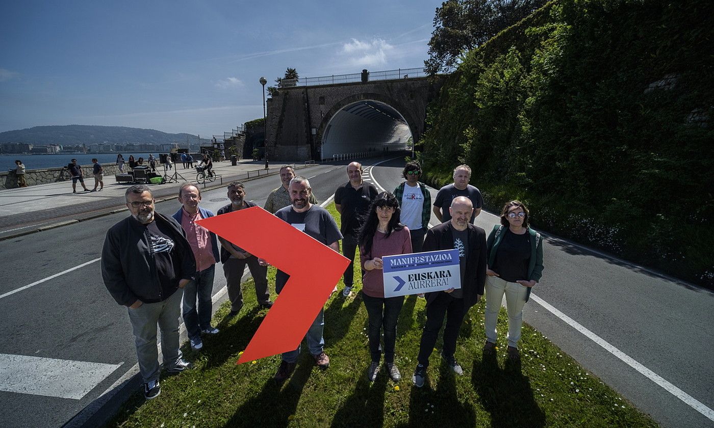 Euskalgintzako eragileen agerraldia, Donostiako Antigua auzoko tunelaren aurrean. JON URBE / FOKU.