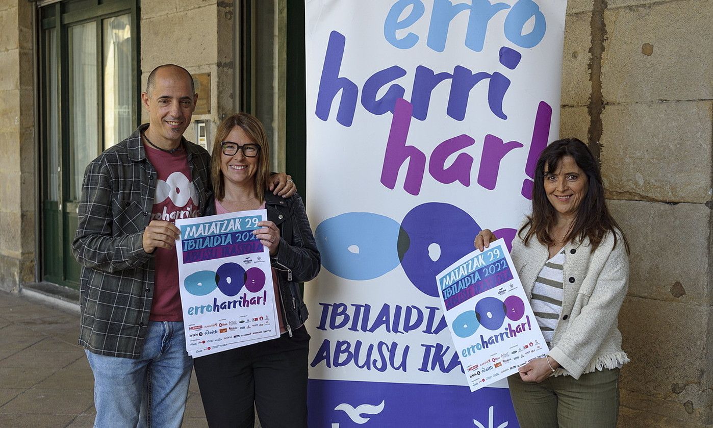 Atzo egin zuten aurkezpena, Bilbon, Euskaltzaindiaren egoitzan. ARITZ LOIOLA / FOKU. Atzo egin zuten aurkezpena, Bilbon, Euskaltzaindiaren egoitzan. ARITZ LOIOLA / FOKU.