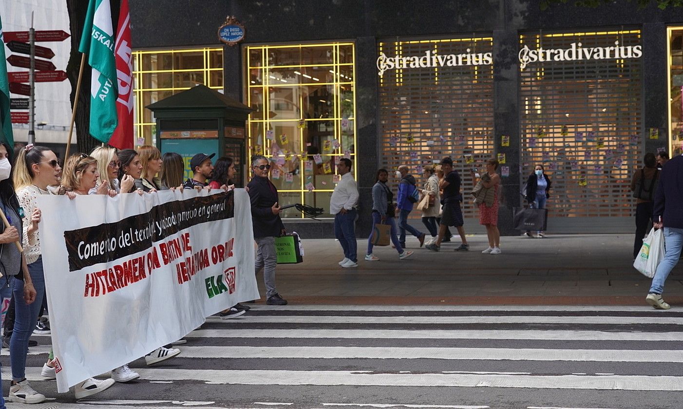 Merkataritza sektoreko langileen atzoko protesta. MONIKA DEL VALLE / FOKU.