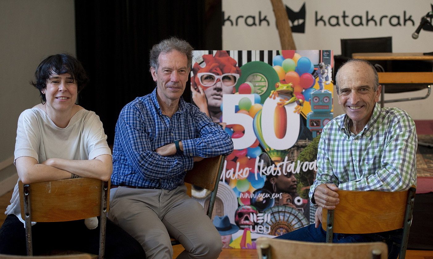 Idoia Torregarai, Kepa Sarasola eta Joxe Ramon Etxebarria, Iruñean. IÑIGO URIZ / FOKU.