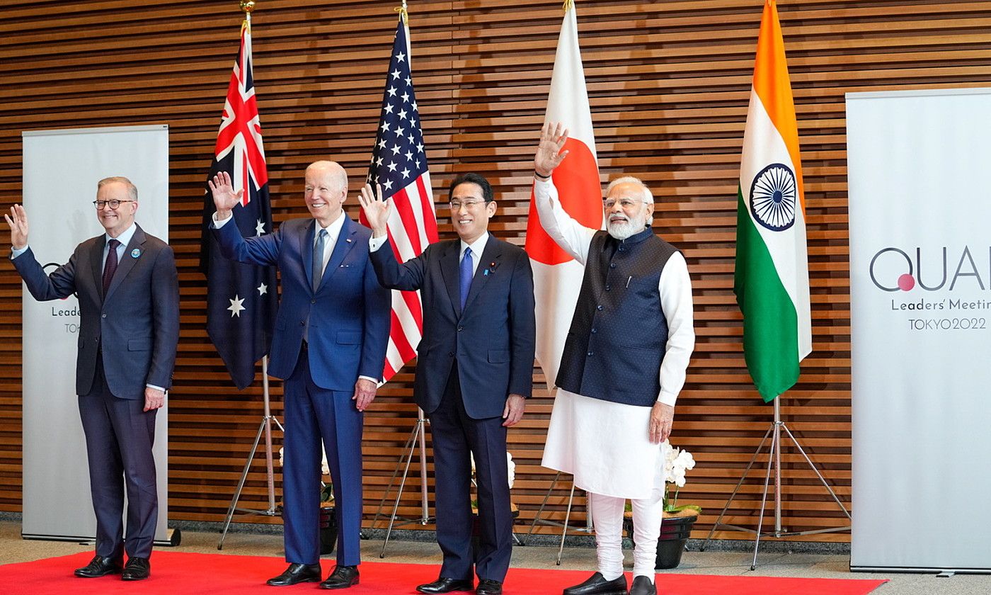 Anthony Albanese (Australia), Joe Biden (AEB), Fumio Kishida (Japonia) eta Narendra Modi (India), atzo, Tokion egindako bileraren ondoren ZHANG XIAOYU / EFE.