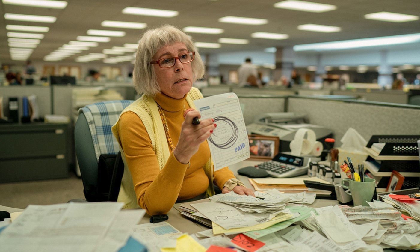 Jamie Lee Curtis aktorea, Everything everywhere All at Once filmaren eszena batean. BERRIA. Jamie Lee Curtis aktorea, Everything everywhere All at Once filmaren eszena batean. BERRIA.